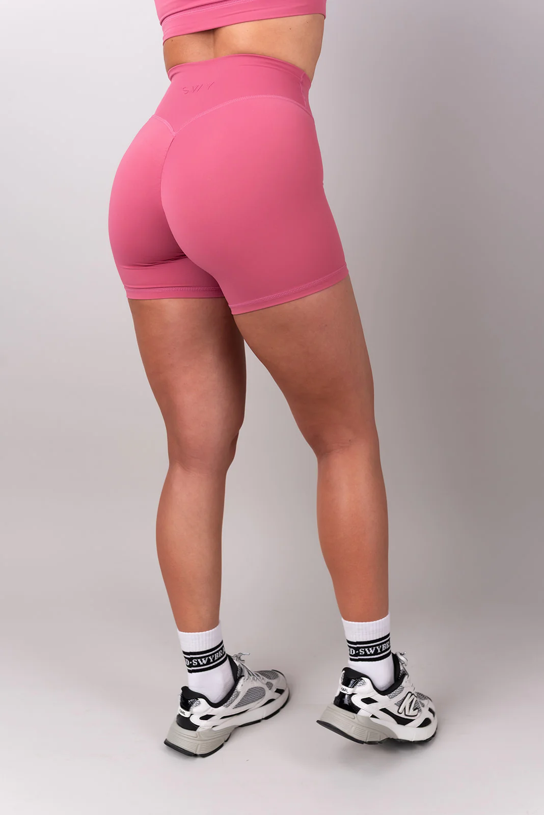 Sleek Pantaloncini  - Image 3