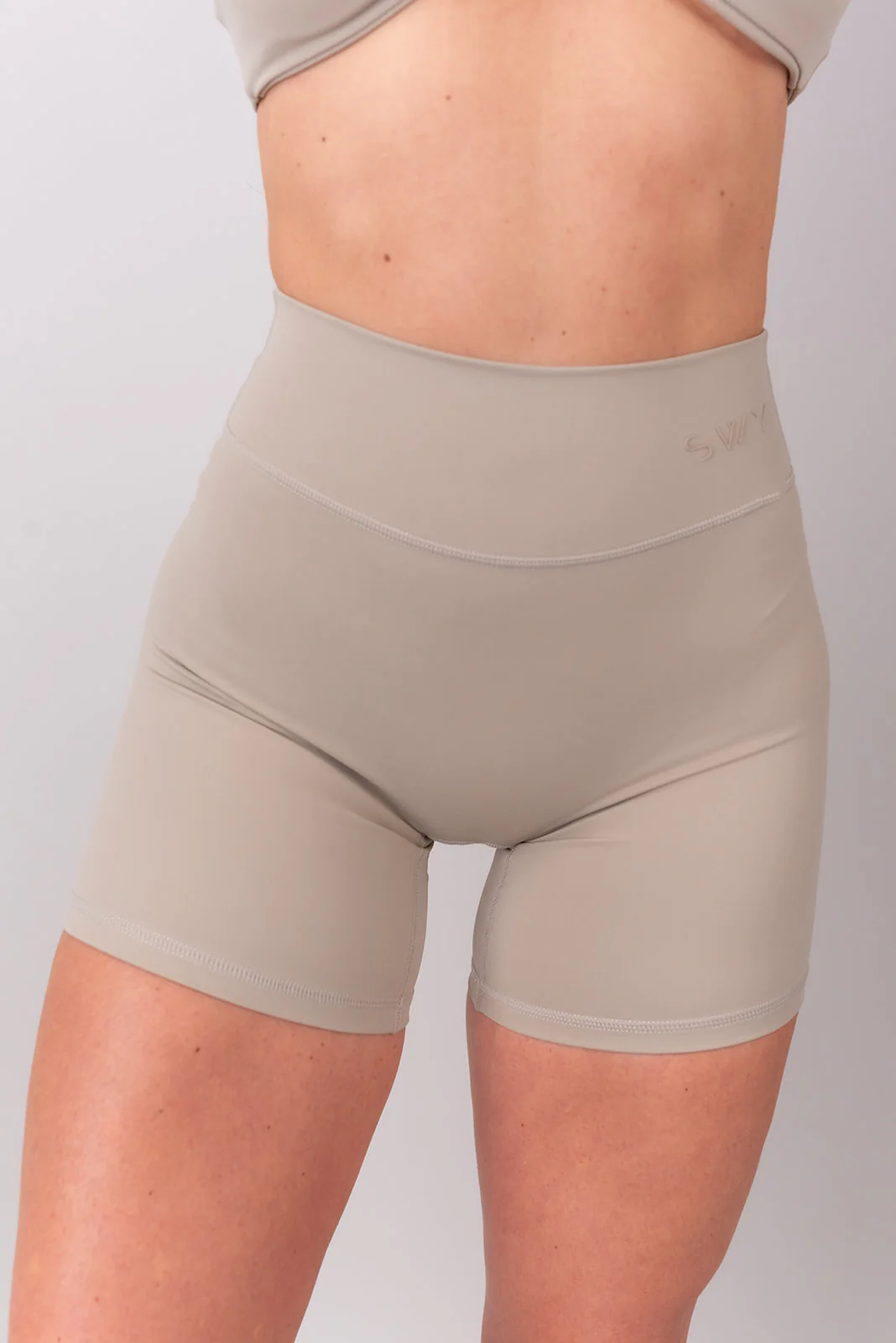 Sleek Pantaloncini  - Image 2