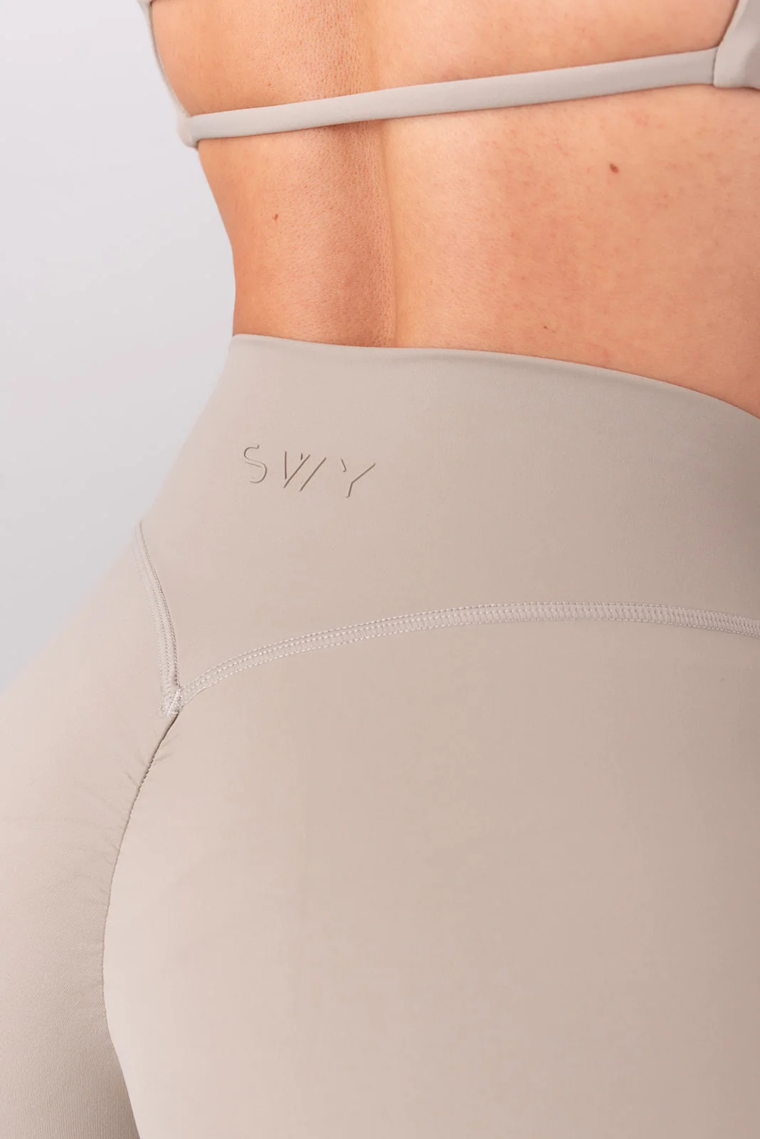 Sleek Pantaloncini  - Image 4