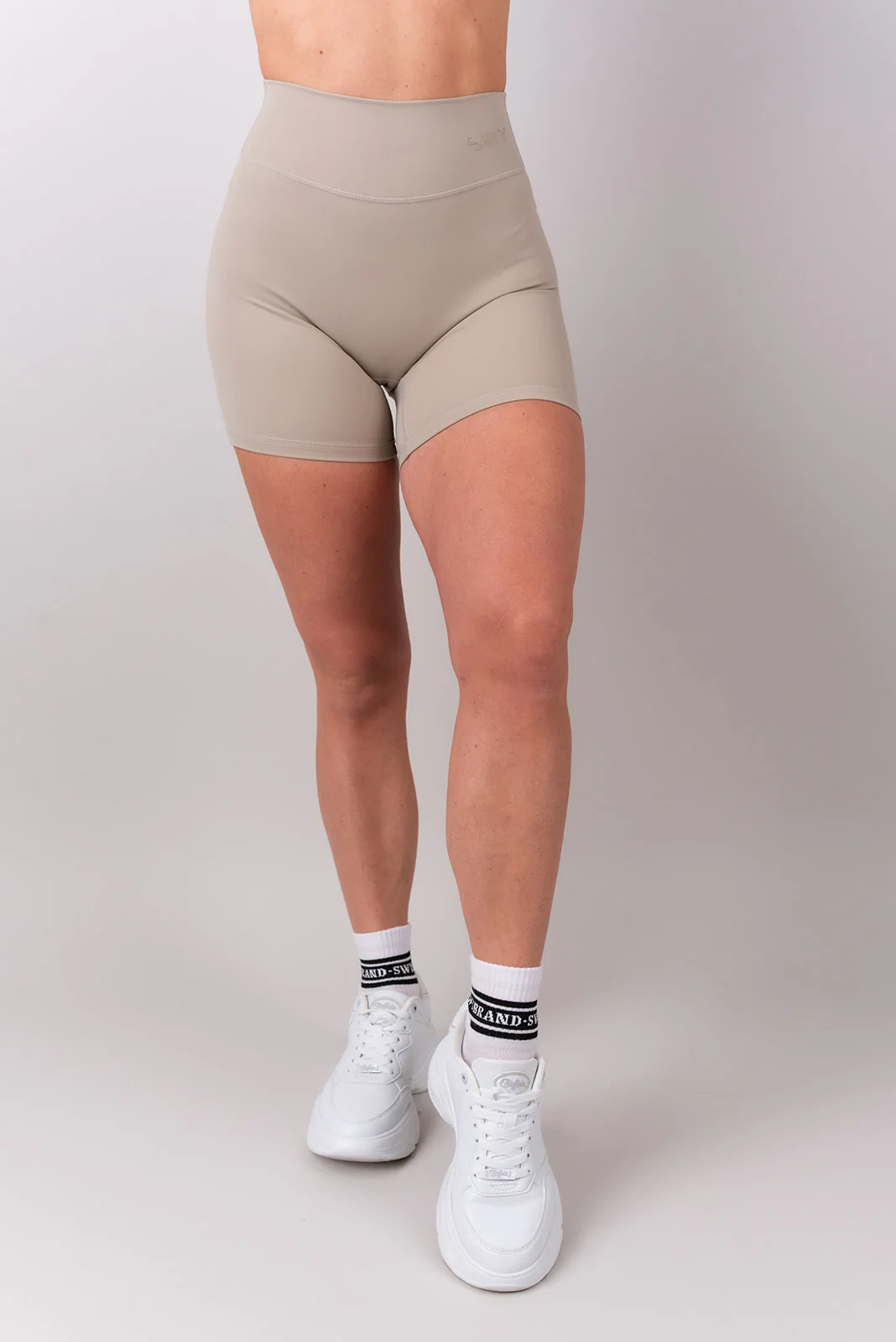 Sleek Pantaloncini  - Image 5